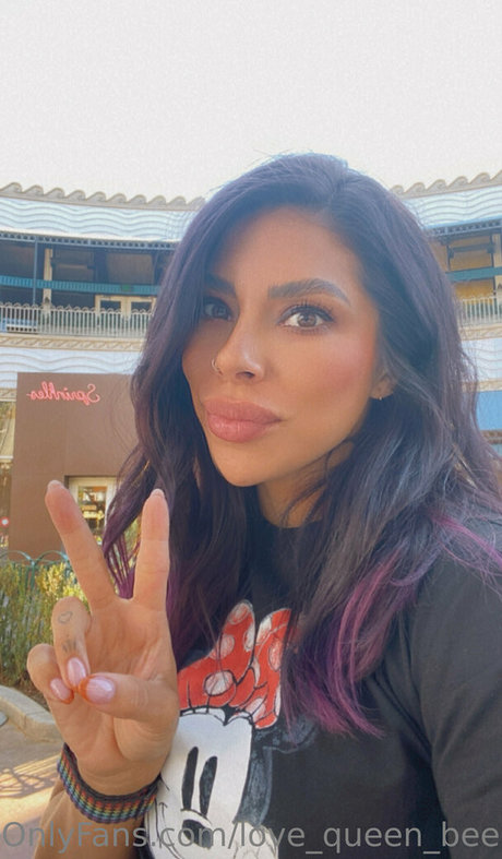 love queen bee onlyfans topless