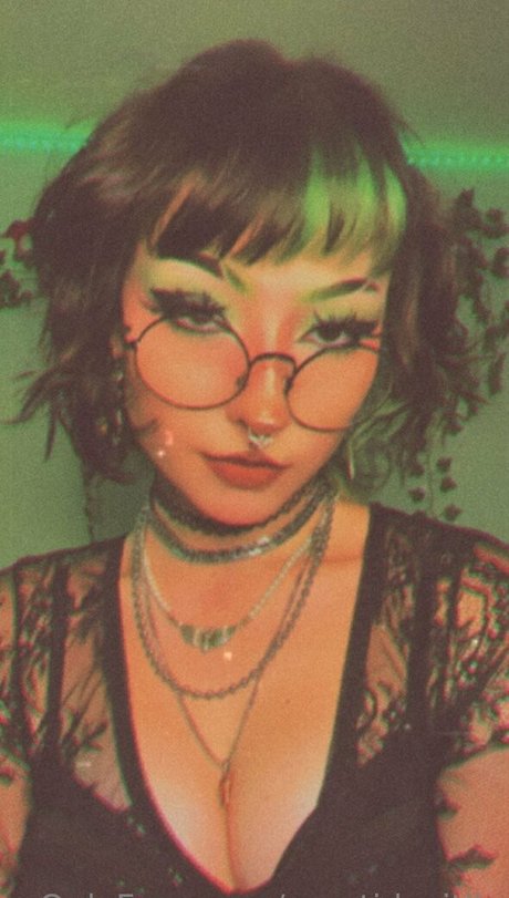 cryptidcaitlin onlyfans content