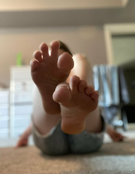 feet guurl only fans pic