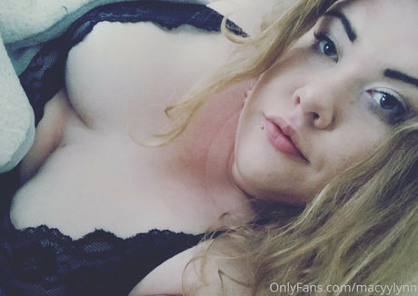 macyylynn onlyfans sextape