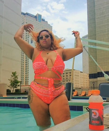 TheeChinaWhite onlyfans pictures