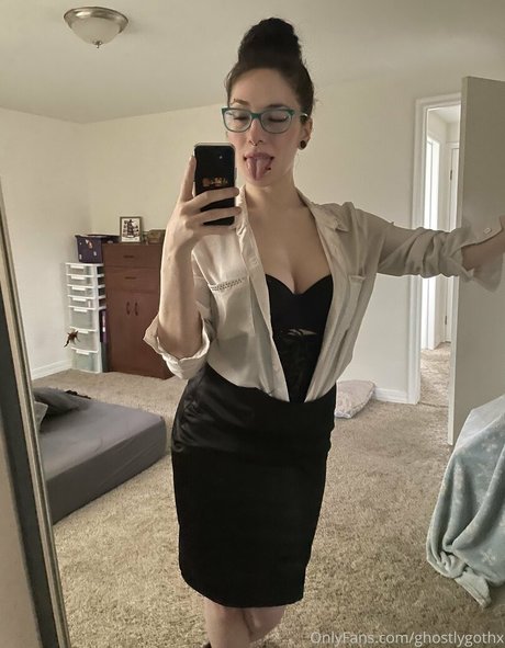 ghostlygothx onlyfans pictures