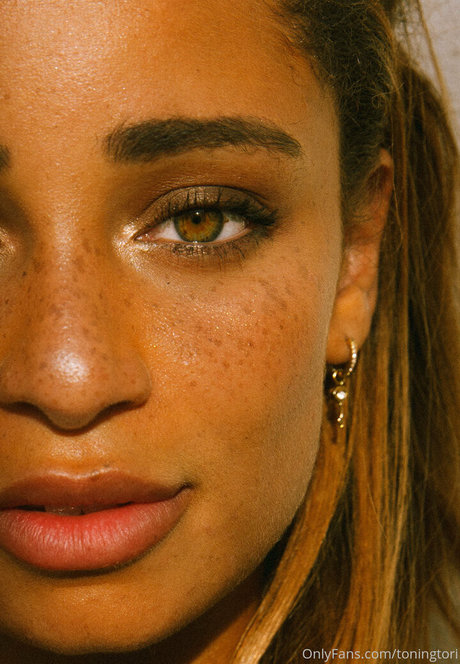 toningtori nude on onlyfans