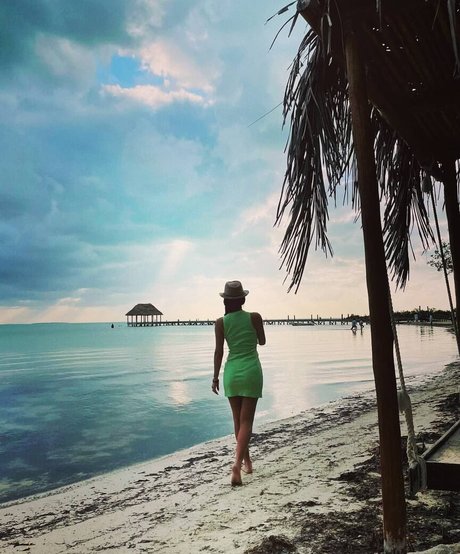 Lara Moreno onlyfans post