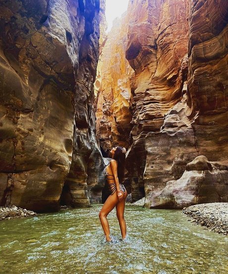 sloppy blowjob onlyfans nudes depiction