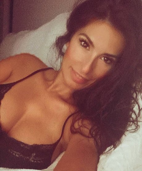 Lara Moreno onlyfans leajs