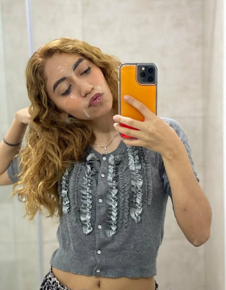 artemiscarmona onlyfans model photo