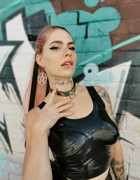 misslovelock onlyfans strip tease