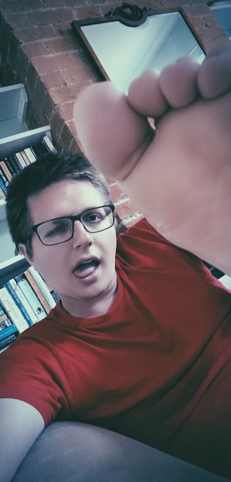 softboyfeetx onlyfans strip