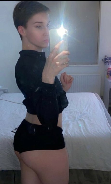 Harvspierce onlyfans model