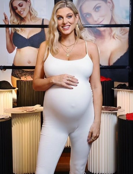 Ashley Louise James onlyfans porn leak