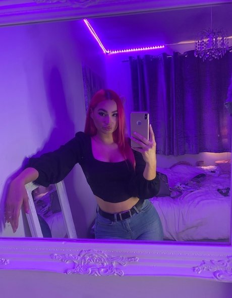 Chloe Marshall onlyfans model images