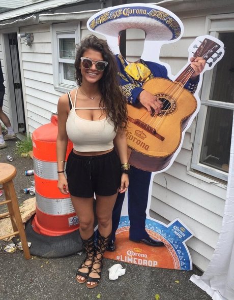 amateur mom onlyfans free naked slide