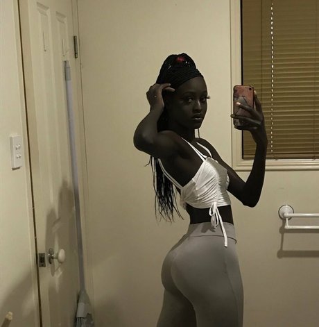 Anyang Deng onlyfans nudes leak