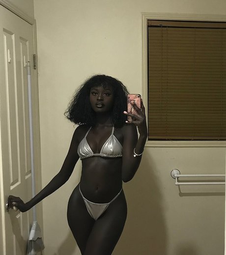 Anyang Deng onlyfans pic