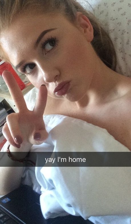 Chloe Rock onlyfans leak ass