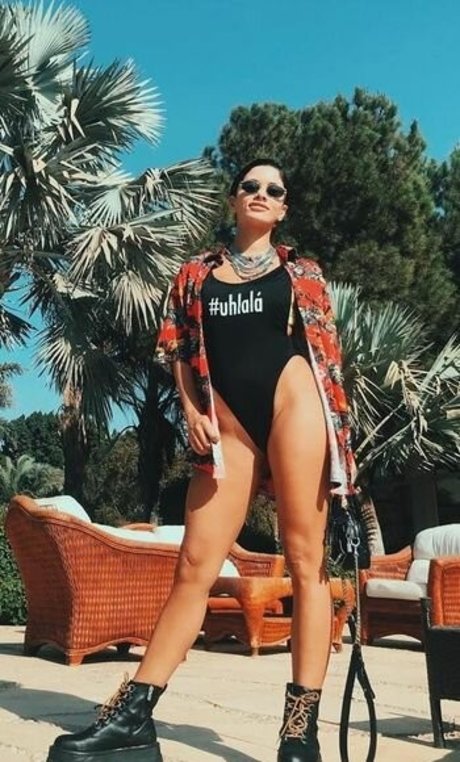 Cyn Thia Kha Lifeh onlyfans leaked pictures