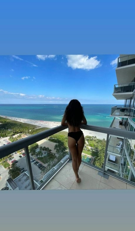 Cyn Thia Kha Lifeh onlyfans leaks