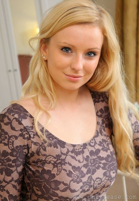 Hollie Sparrow onlyfans topless