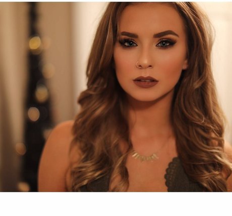 Hollie Sparrow onlyfans sexy