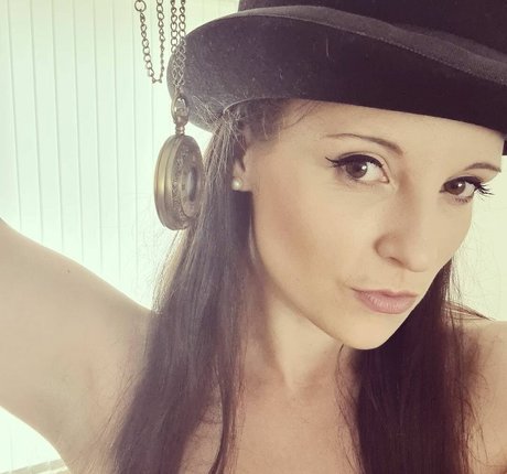 Ivy Rain onlyfans strip tease