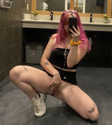 Trippyelf onlyfans explicit content