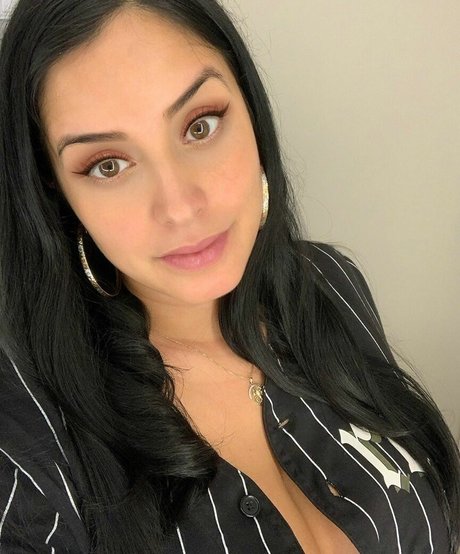 Laura Stylez onlyfans leaked pictures