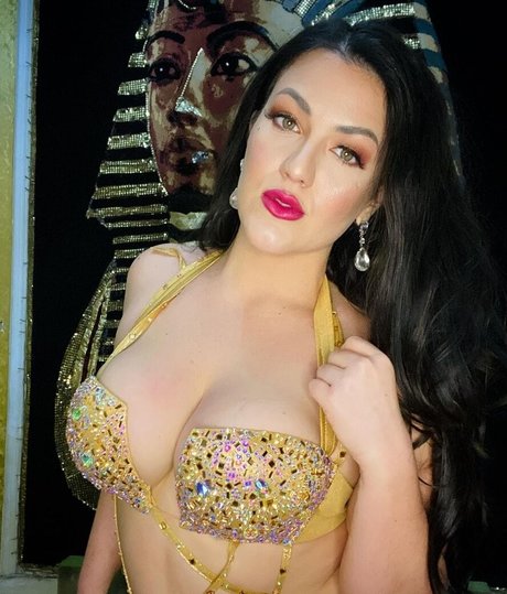 Luxie Zahra onlyfans content type