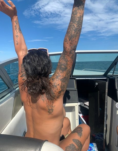 Pineappleandii  self-portrait