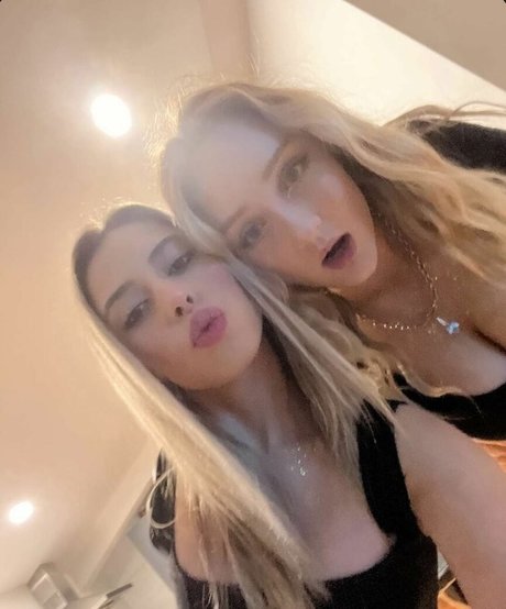 old young lesbian onlyfans top capture