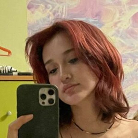 littlewetgirl onlyfans model photo