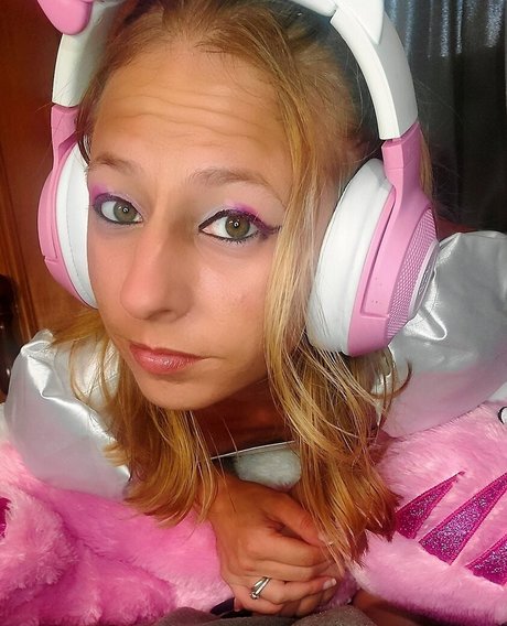 Angel Without Halo onlyfans leakes