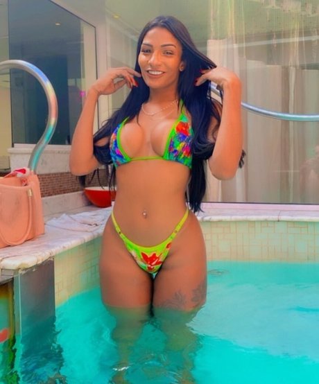 Talitinha Melk onlyfans leajs