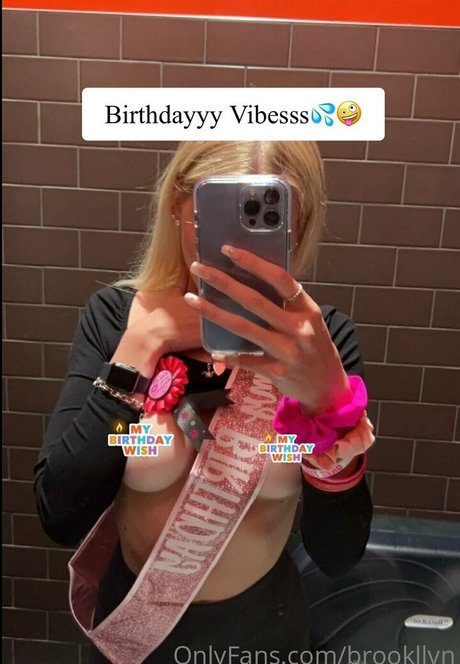 Brookllyn nude on onlyfans