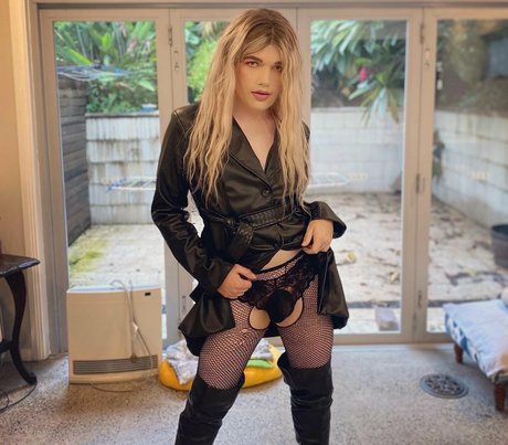 Kitty Devine desnuda onlyfans