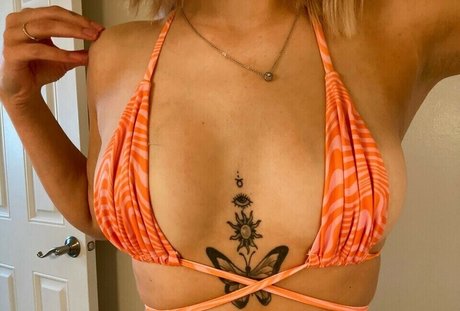 Kaitlyn Ford onlyfans striptease