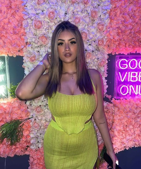 Goldensugaarr free onlyfans