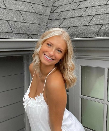 Ainsley Weaver xxx onlyfans