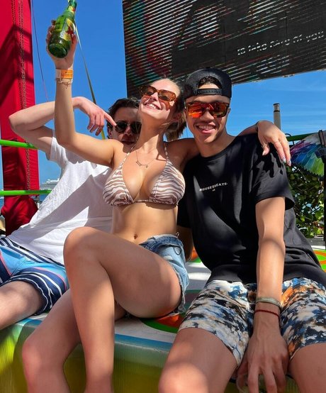 Ainsley Weaver only fans