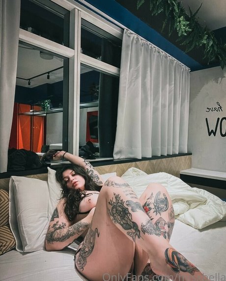 Isabella Medeiros nude only fans leaks