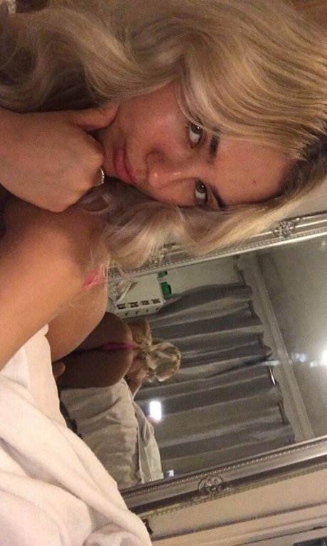 Ellie Pembury onlyfans model photo