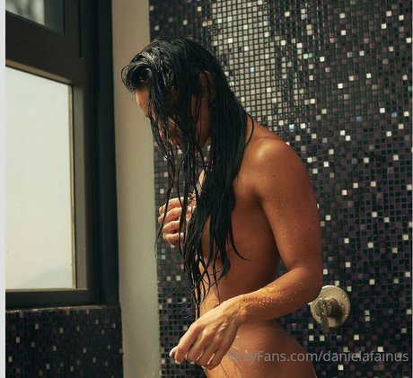 Daniela Fainus onlyfans topless