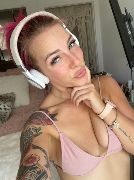 Lay Rose onlyfans striptease