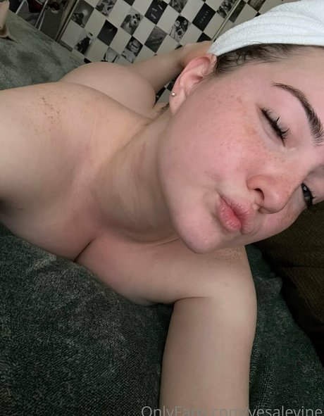 Vesalevine onlyfans sextape leak