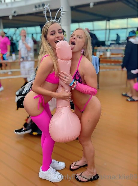 Mackiie89 onlyfans striptease