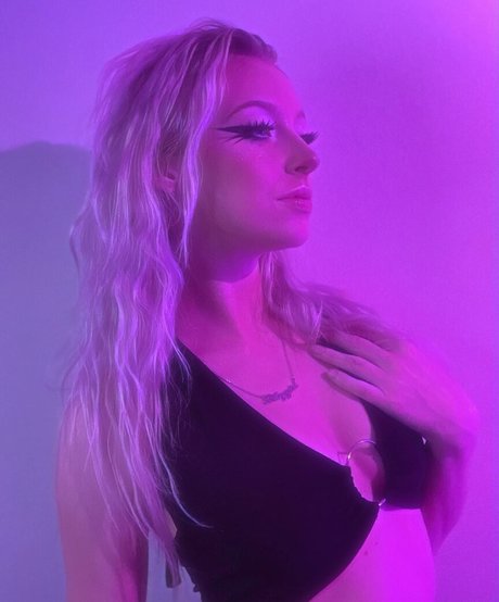 UrEbabe onlyfans striptease