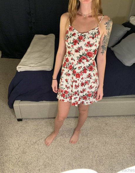 cremedelapeachh onlyfans striptease