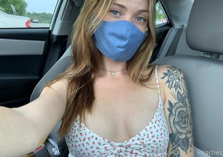 cremedelapeachh onlyfans nudes leaks