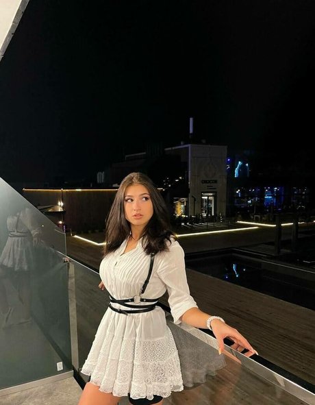 Valentina Guide onlyfans images