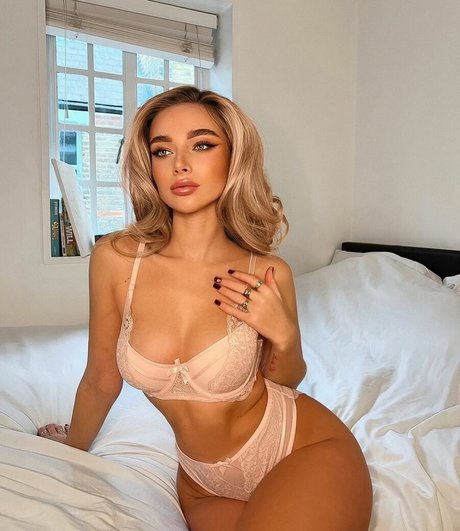 Antonia Freya Lidia boobs onlyfans